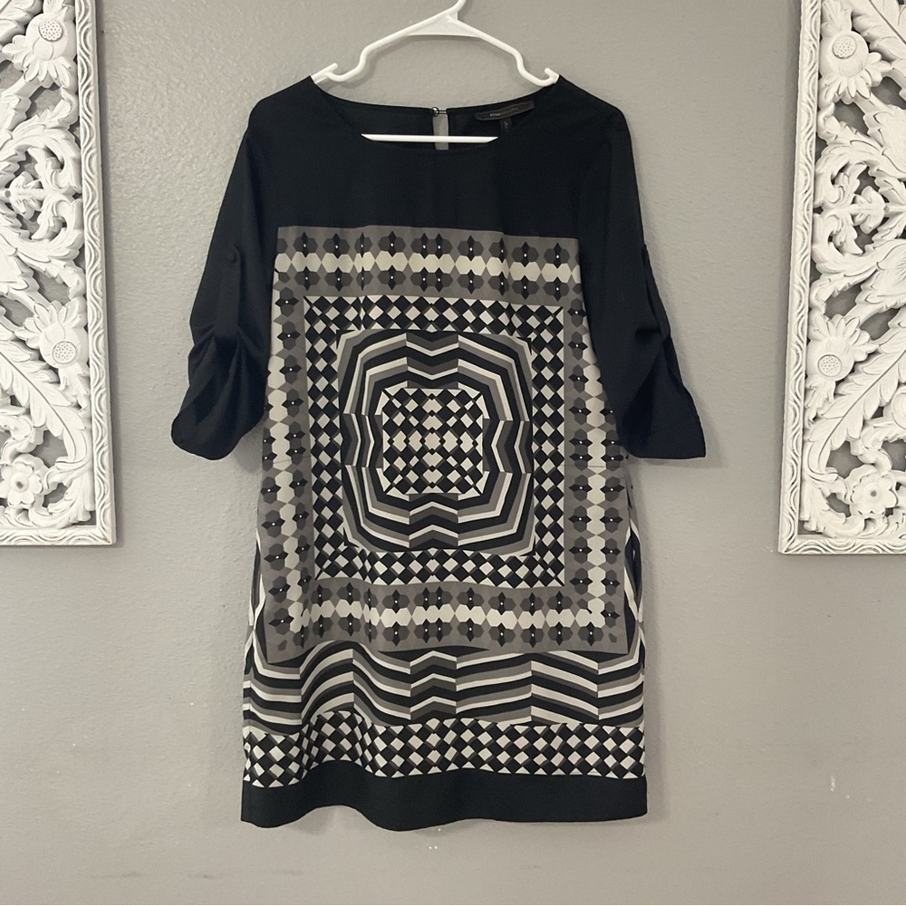 BCBGMaxAzria Elisa black comb shift dress with geometric pattern size Small D21